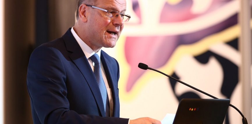 Comisarul Tibor Navracsics în România