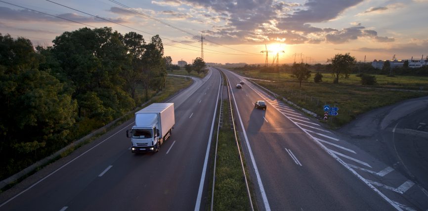 Siguranța rutieră: norme noi pregătesc calea spre o mobilitate curată, conectată și automatizată pe drumurile europene