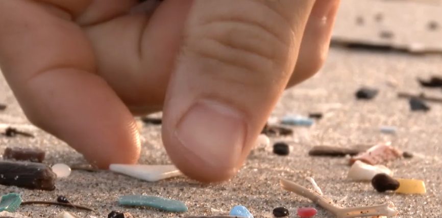 Microplasticele: surse, efecte și soluții